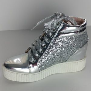 Side Zip Lace Up High Top Sneaker Size: 6